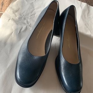 Salvatore Ferragamo Shoes 8.5 2A